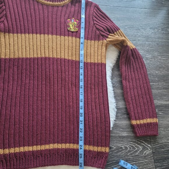 Harry Potter Gryffindor Quidditch Sweater From NYC Store Size XS - Picture 9 of 11